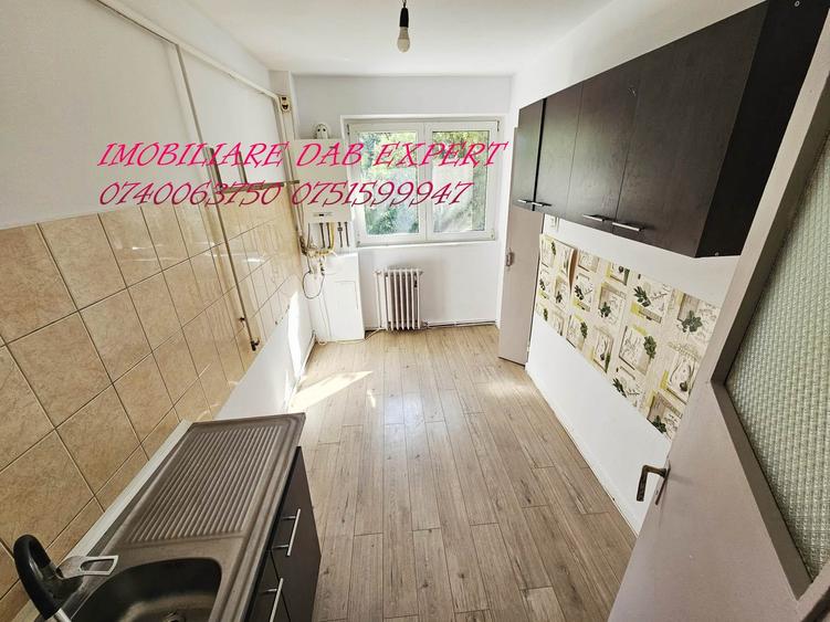 Apartament cu 3 camere decomandat în Piața Centrală