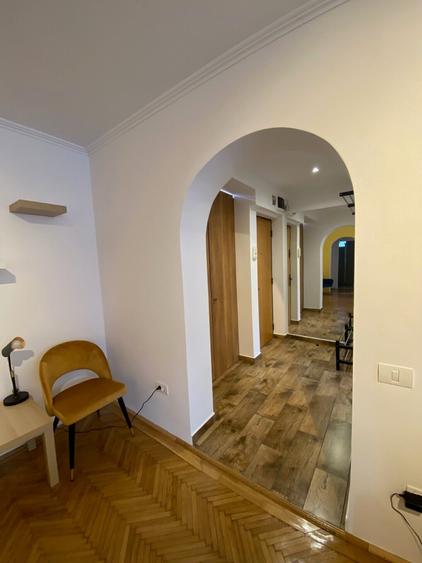 Apartament cu 2 camere semidecomandat, mobilat în Pajura
