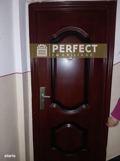 Apartament cu 3 camere semidecomandat în Vest