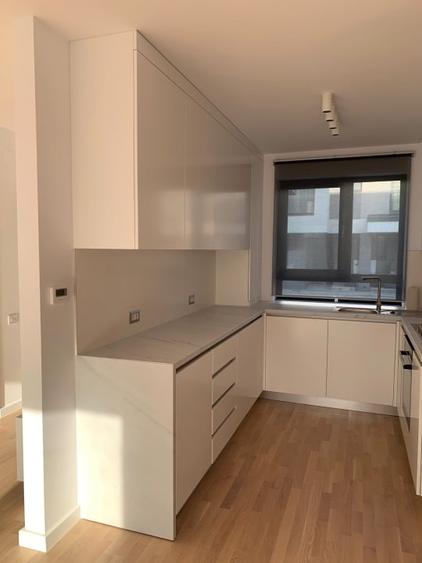 Casă cu 5 camere cu Garaj în Central