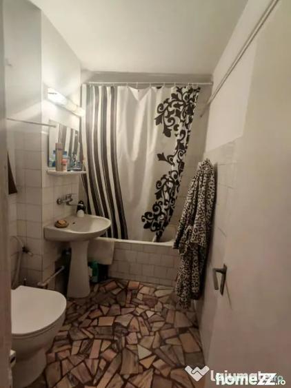 Apartament cu 3 camere decomandat în Casa de Cultură