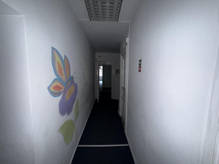 Casă individuală cu 10 camere cu Canalizare în Timpuri Noi