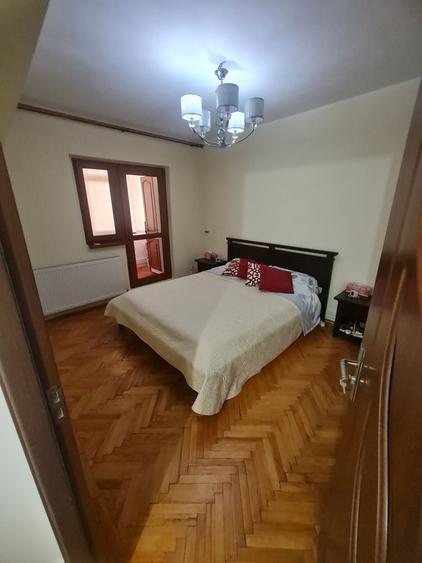 Apartament cu 4 camere decomandat în Central