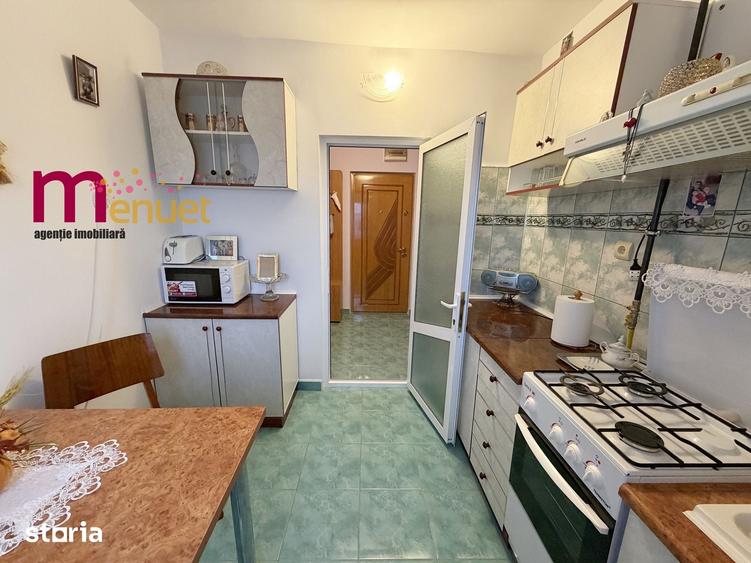 Apartament cu 3 camere semidecomandat în Central