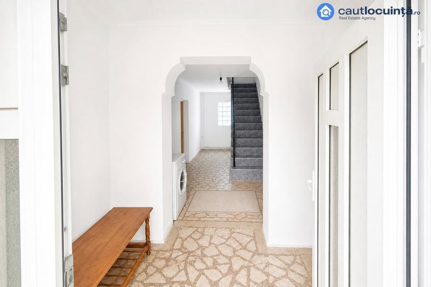 Casă cu 5 camere cu Teren 4900 Mp în Micești