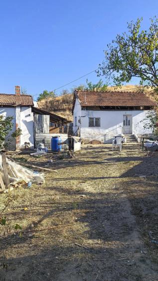 Casă cu 3 camere cu Teren 1250 Mp în Cerneți