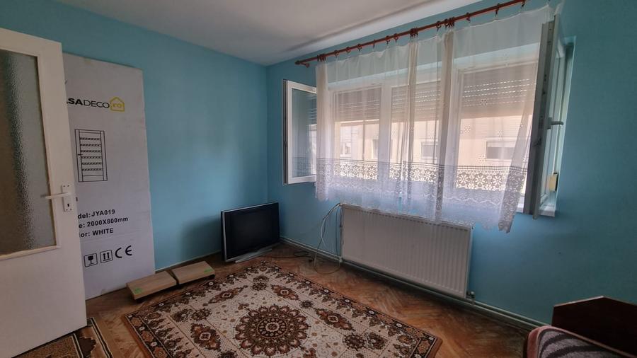 Apartament cu 3 camere decomandat în Micro 16