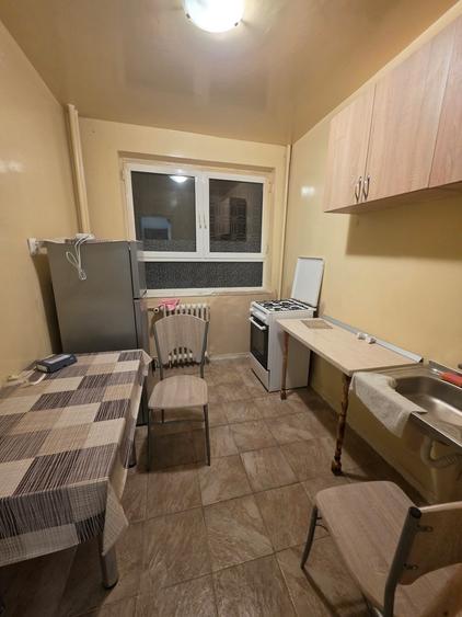 Apartament cu 3 camere semidecomandat în Titan