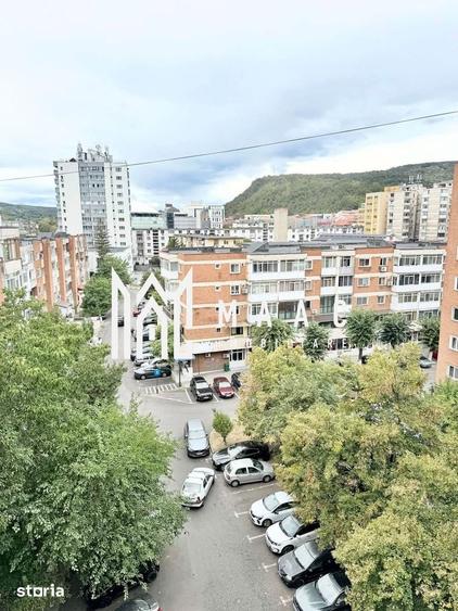 Apartament cu 4 camere decomandat, mobilat în Central