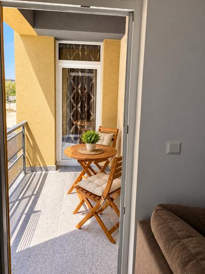 Apartament cu 3 camere semidecomandat, mobilat în Mamaia-Sat