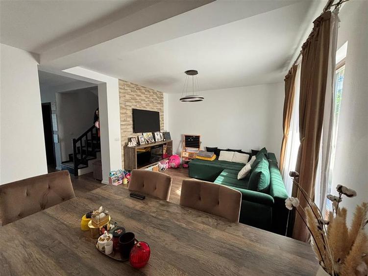 Casă individuală cu 3 camere cu Teren 250 Mp în Miroslava