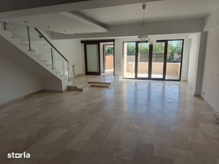 Casă cu 4 camere cu Teren 400 Mp în Central