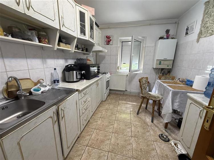 Apartament cu 2 camere semidecomandat în Mioriței