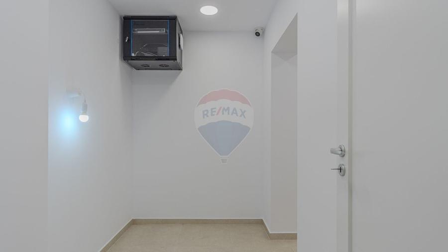 Apartament cu 9 camere decomandat în Astra