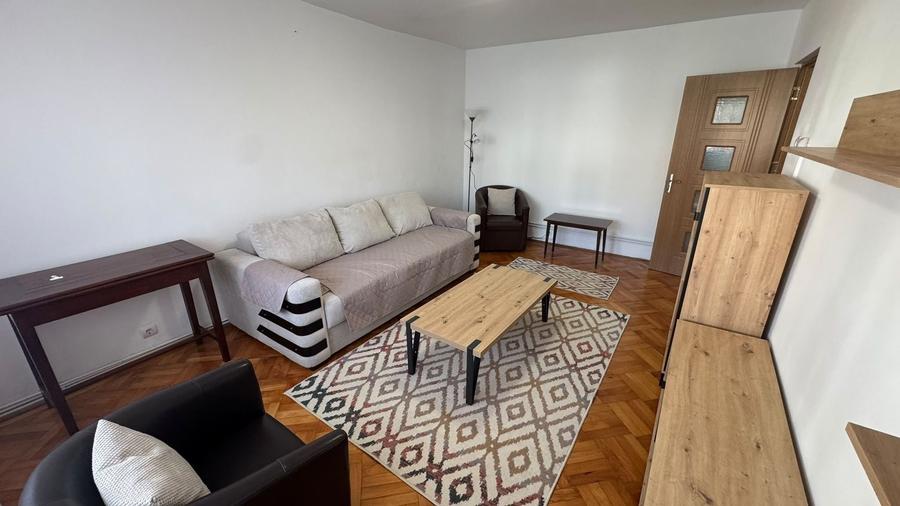 Apartament cu 3 camere decomandat, mobilat în Ștrand