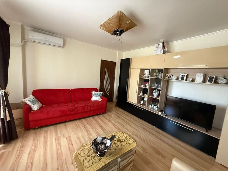 Apartament cu 3 camere semidecomandat în Careiului