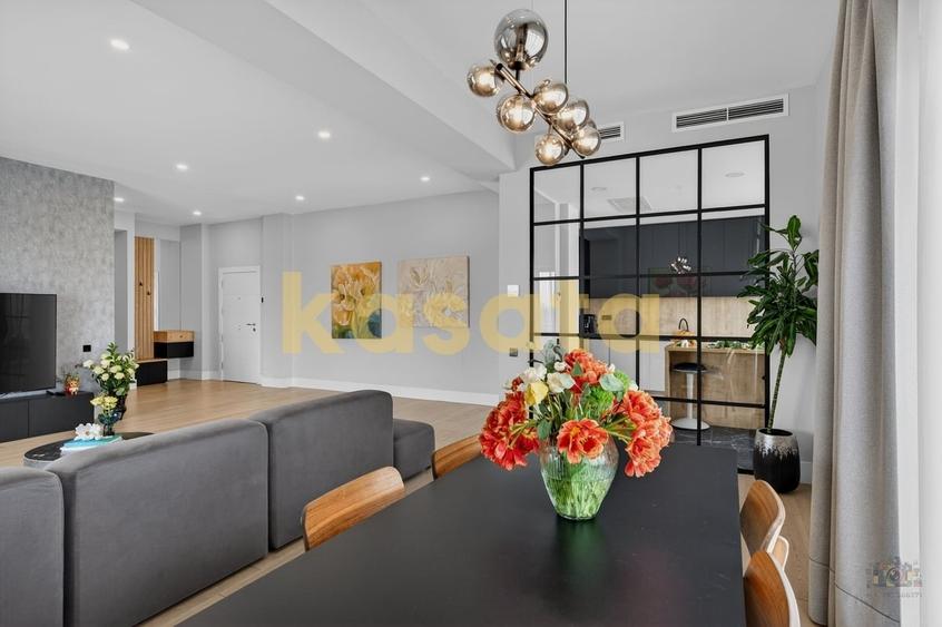 Apartament cu 4 camere semidecomandat în Pipera