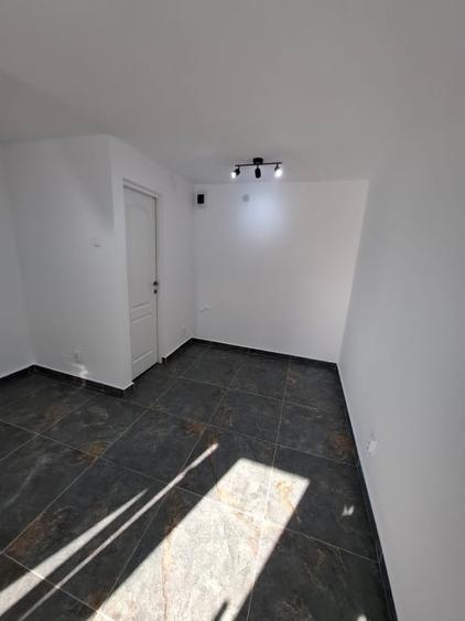 Spațiu comercial, de 1 mp, în Podu Roș