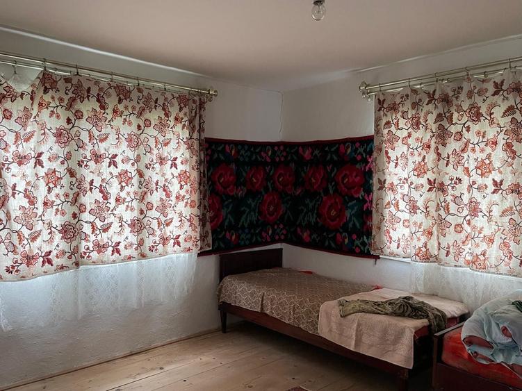 Casă cu 4 camere în Berchișești