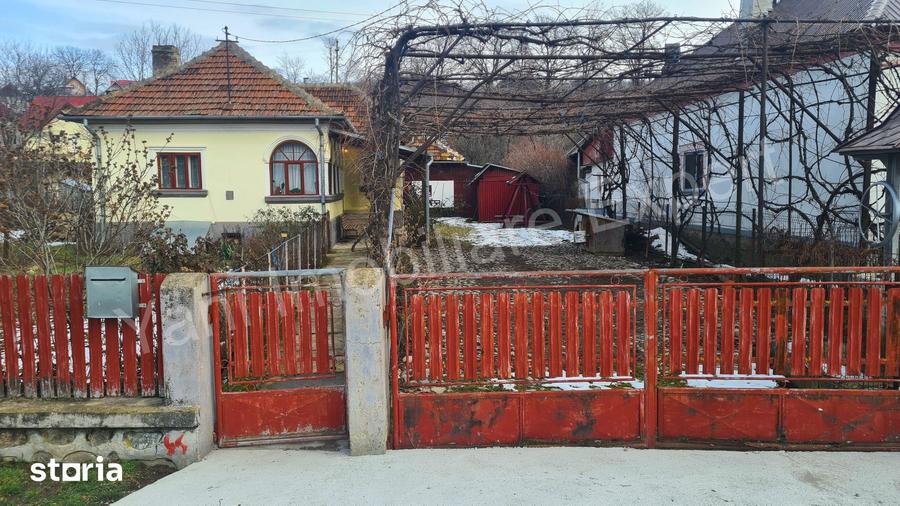 Casă cu 3 camere cu Teren 1378 Mp în Corbeni