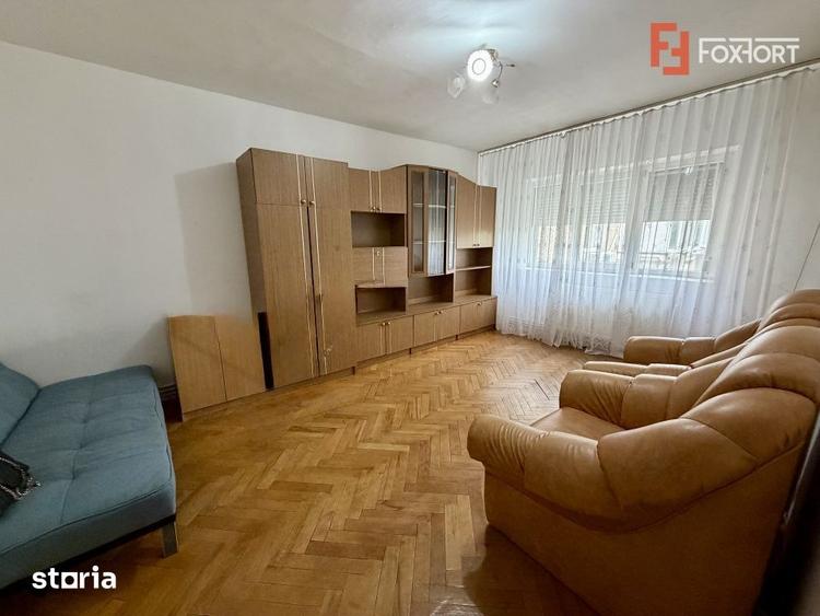 Apartament cu 3 camere decomandat, mobilat în Aradului