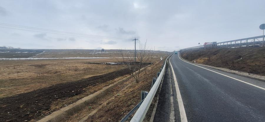 Vand teren constructii hale cu acces la autostrada - 1
