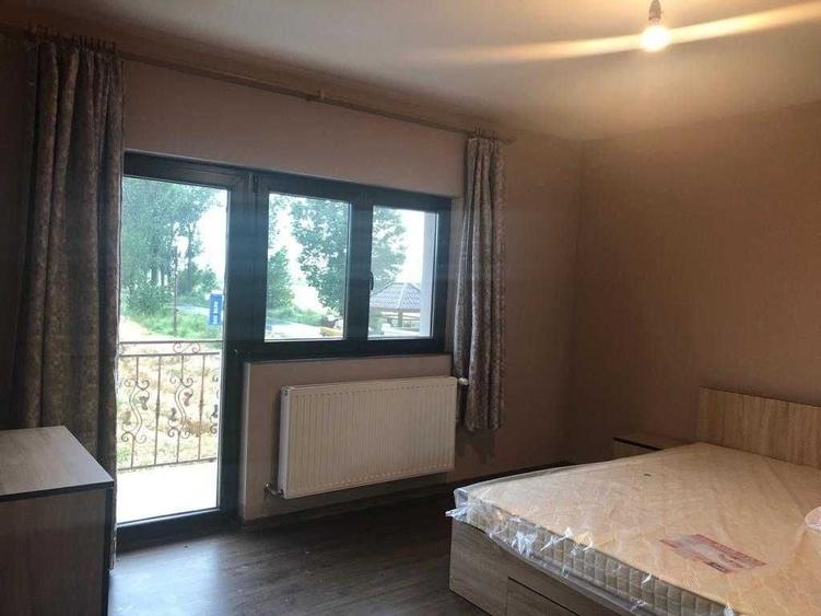 Casă cu 4 camere în Surlari