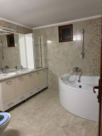 Casă cu 4 camere în Remuș