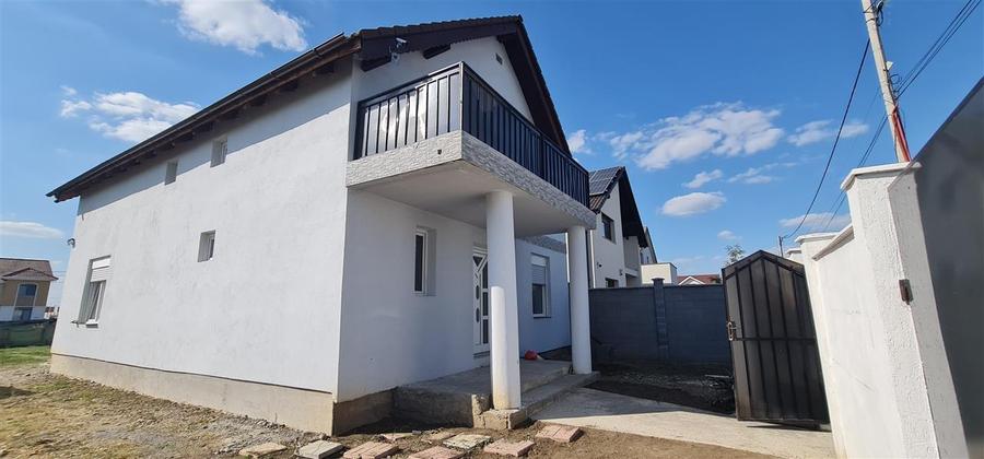 Casă individuală cu 6 camere cu Canalizare în Vladimirescu