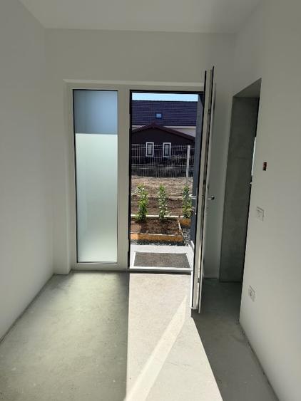 Duplex cu 5 camere cu Canalizare în Dumbrăvița