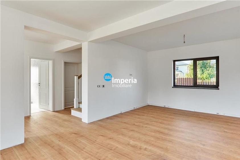 Duplex cu 4 camere cu Canalizare în Valea Ursului