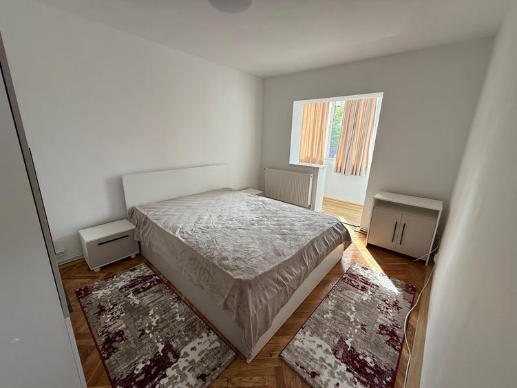 Apartament cu 3 camere decomandat, mobilat în Complex Studențesc