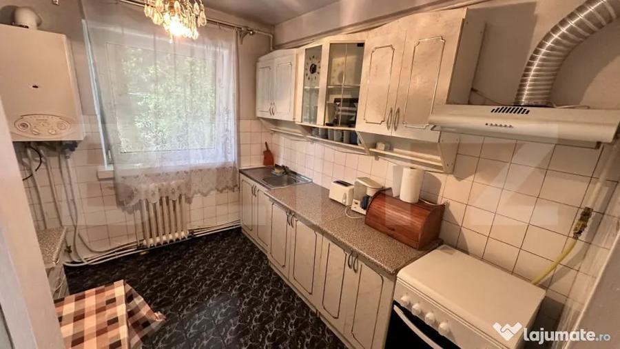 Apartament cu 3 camere decomandat în Central