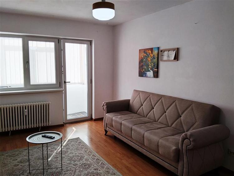 Apartament cu 2 camere decomandat, mobilat în Sud