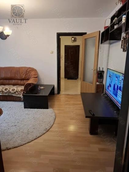 Apartament cu 3 camere semidecomandat, mobilat în P-ța Reșița