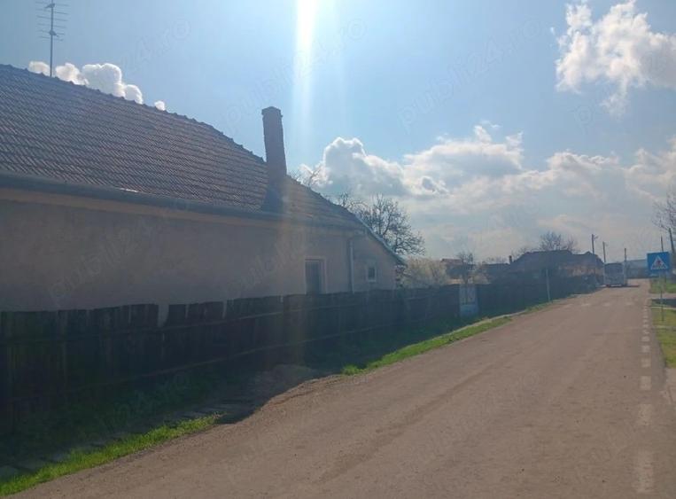 Casă cu 4 camere cu Teren 1471 Mp în Lunca Mureșului