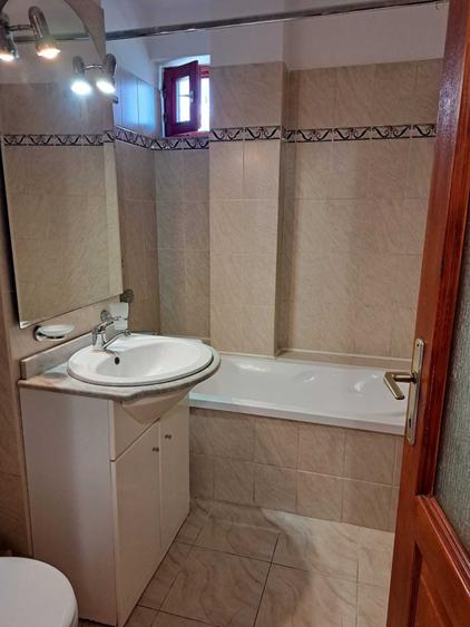 Apartament cu 4 camere decomandat în Jigodin-Băi