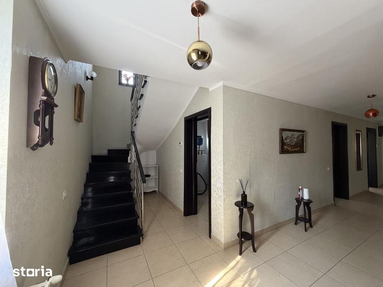 Casă cu 5 camere cu Teren 355 Mp în Central