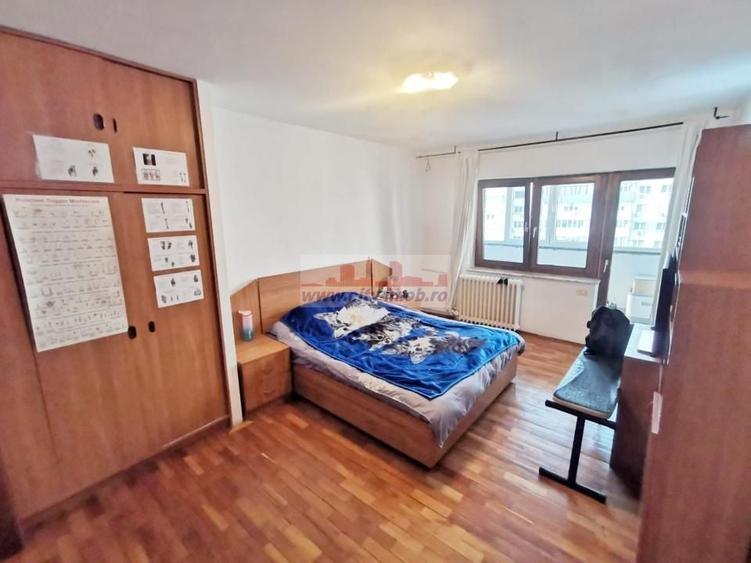 Apartament cu 3 camere decomandat în Banu Manta