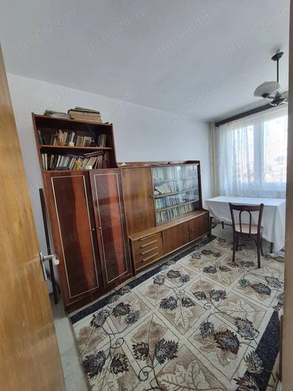 Apartament cu 3 camere semidecomandat în Colentina