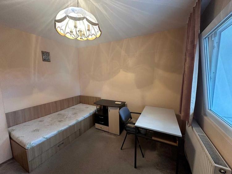 Apartament cu 3 camere semidecomandat în Central