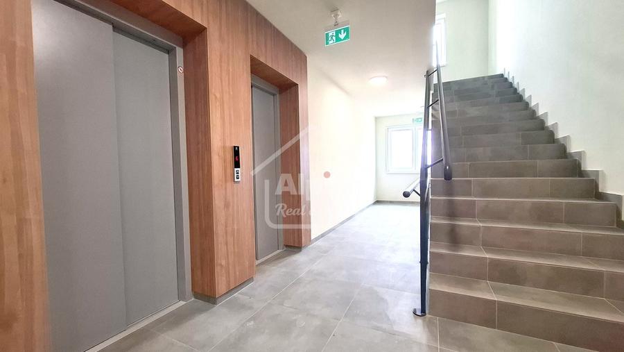 Apartament cu 2 camere decomandat în Tractorul
