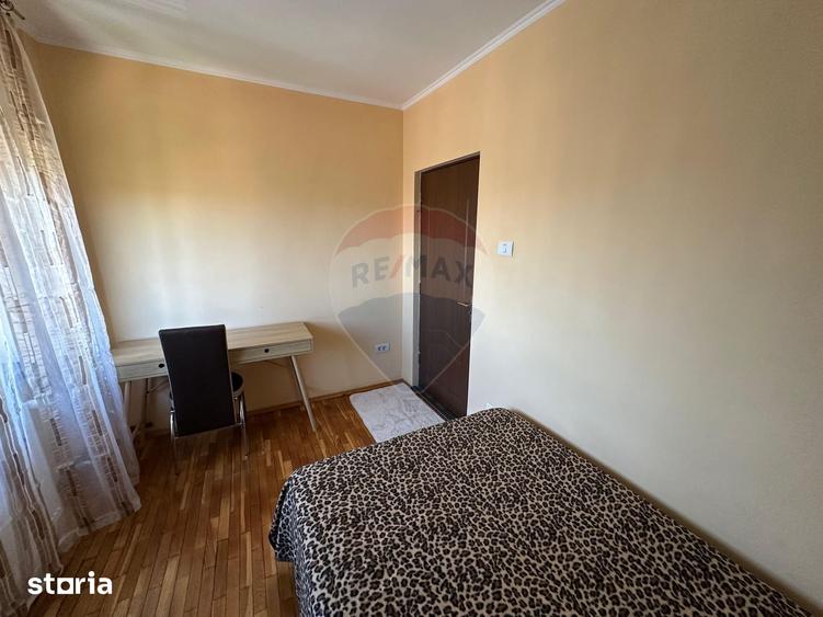 Apartament cu 3 camere în Intim