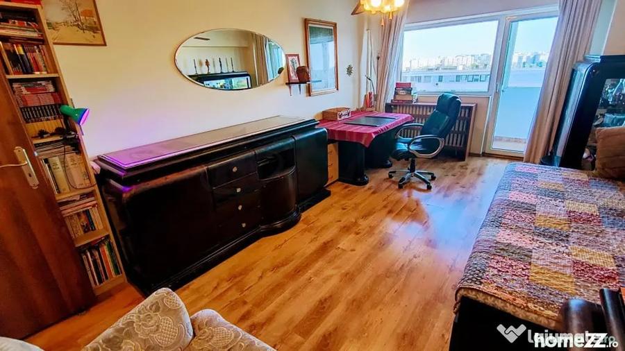 Apartament cu 4 camere decomandat în Ștefan cel Mare