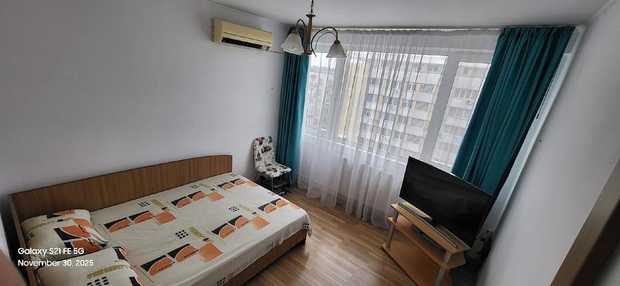 Apartament cu 3 camere semidecomandat în Iancului