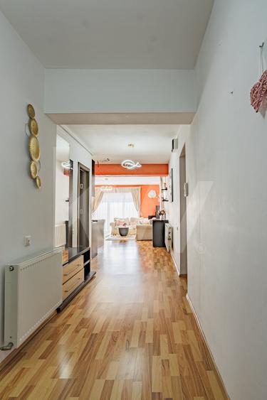 Apartament cu 3 camere decomandat, mobilat în Lupeni