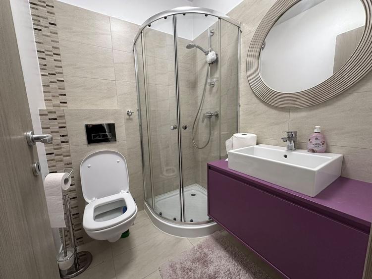 Apartament cu 3 camere decomandat, mobilat în Băneasa