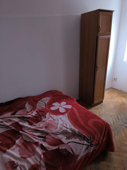 Apartament cu 3 camere semidecomandat, mobilat în Grivița