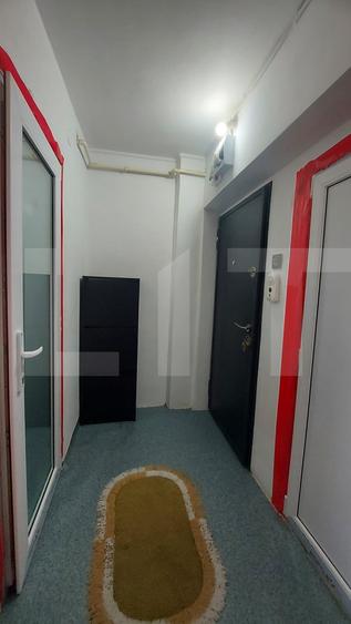 Apartament cu 2 camere semidecomandat, mobilat în Simeria