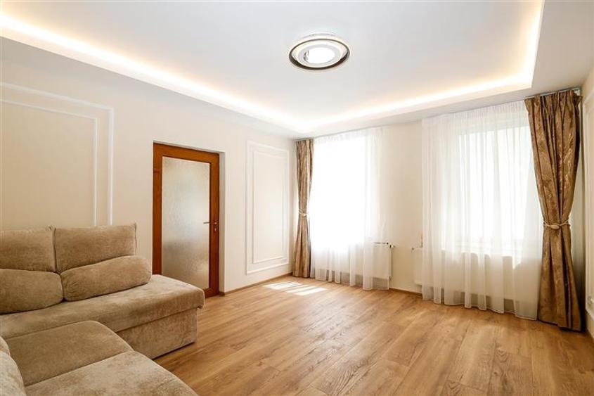 Apartament cu 3 camere nedecomandat, mobilat în Centrul Istoric
